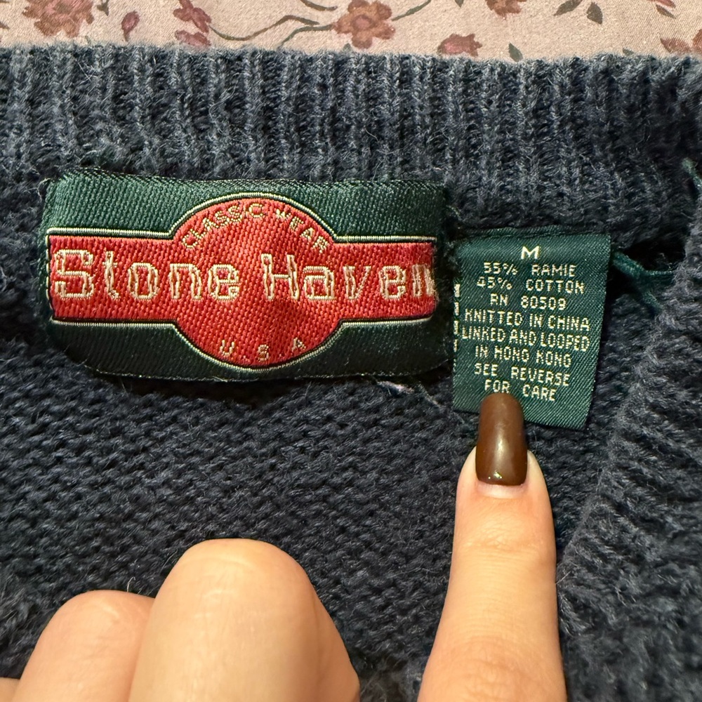 Classic Women's Crewneck Sweater in Gray and Green - Picture 4 of 6